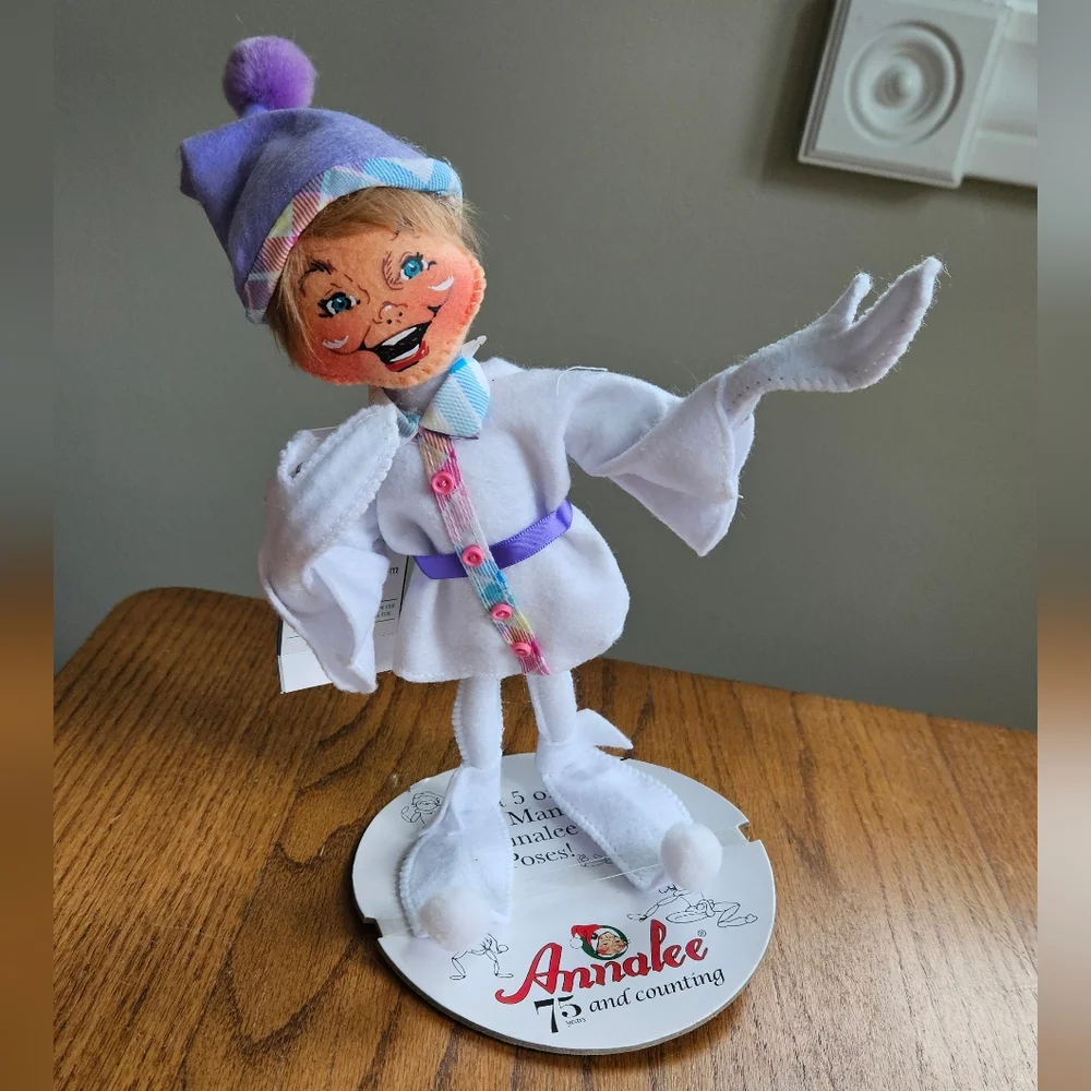 NEW Annalee 12